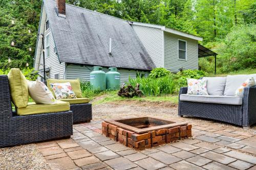 10 Mi to Newfoundland Lake Updated Forest Retreat in 布里斯托爾(NH)
