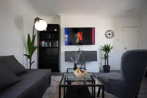 3BR Home Gem - sleeps 9 - Netflix - Near O2 & Greenwich Park, Лондон