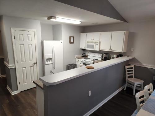 Gorgeous condo at River Oaks golf grounds in Parkland