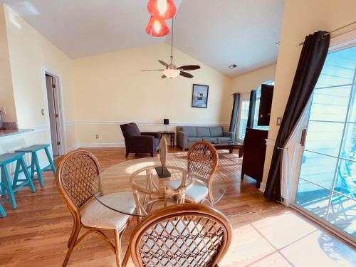 Welcome to magnolia place cute and central condo