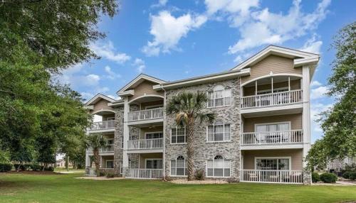 Best Location 1BD condo in the center of MB pool