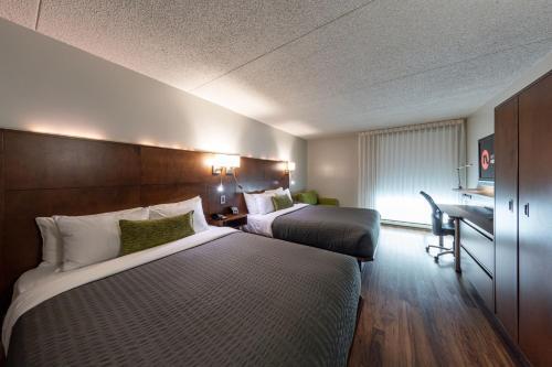 Deluxe Queen Room with Two Queen Beds