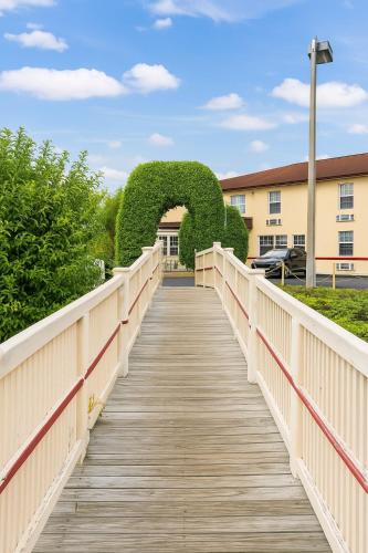 Baymont by Wyndham Florida City - image 6