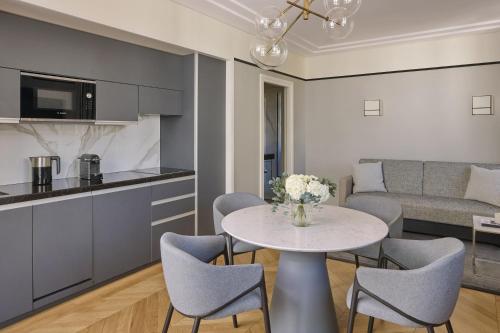 bucătărie, Fraser Suites le Claridge Champs-Elysees in Paris
