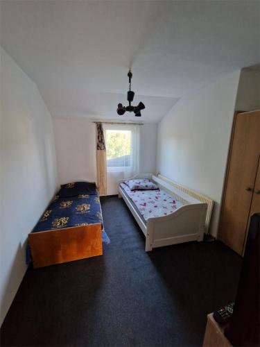 2 twin beds