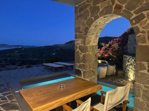 Uima-allas, Milesian Suites in Milos Island