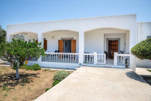 Debbie's Holiday Home with sunset gîte à louer Drimonas