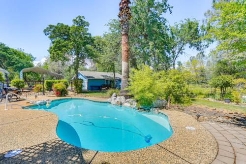 . 10 Mi to Redding: Serene Escape w/ Spacious Yard!
