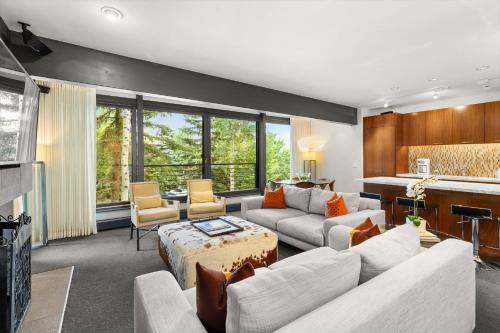 Durant Unit C2, Condo with Designer Finishes, Great Views & Location