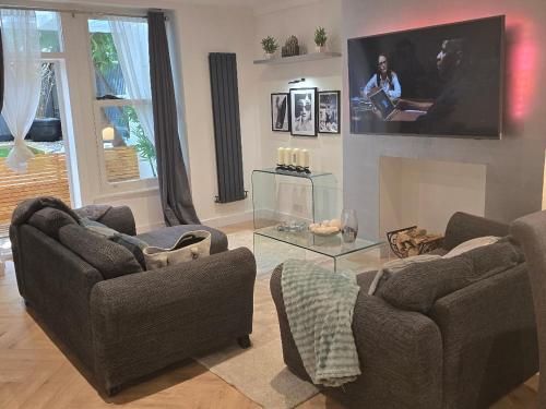 Stunning 3-bedroom, 2-bathroom, Garden & Hot Tub, West Kensington, Лондон (фото 6)