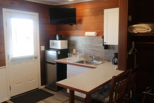 The Lowtide Motel 2