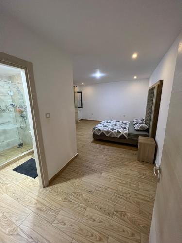 Appartement T3 moderne avec place de parking in Akid Lotfi