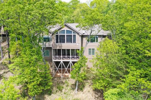 Удобства, Chasing Chipmunks - Sweeping mountain views and community amenities in Big Canoe