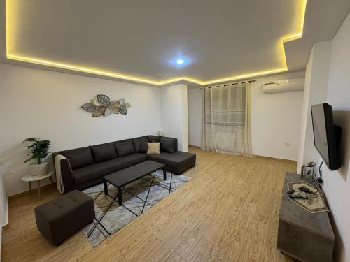 Appartement T3 moderne avec place de parking in Akid Lotfi