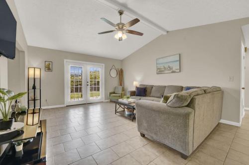 Modern Getaway North of Panama City Beach image