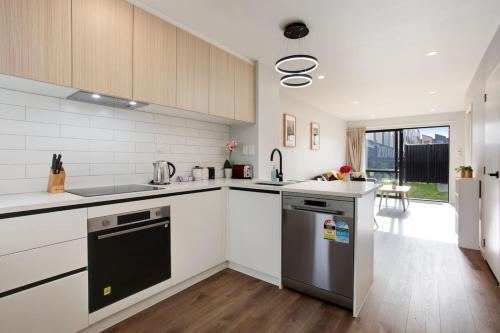 Modern Townhouse near Mount Mangere and Airport, Auckland
