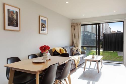 Modern Townhouse near Mount Mangere and Airport, Auckland (fotografie 2)