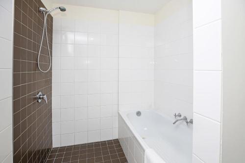 Apartment in Heart of Cairns with pool BBQ, Cairns (foto 6)