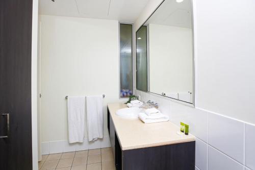 Apartment in Heart of Cairns with pool BBQ, Cairns (foto 8)