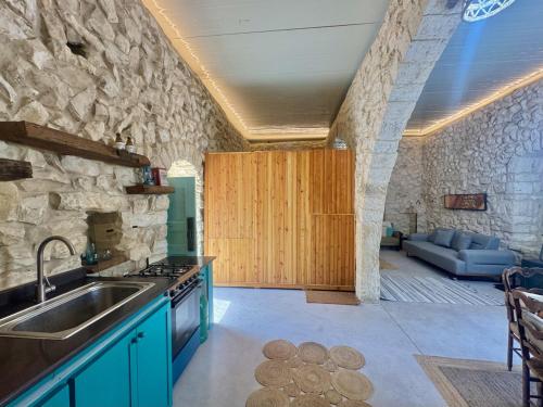 Alma Del Monte Stone House w Pool Terrace in Monsef