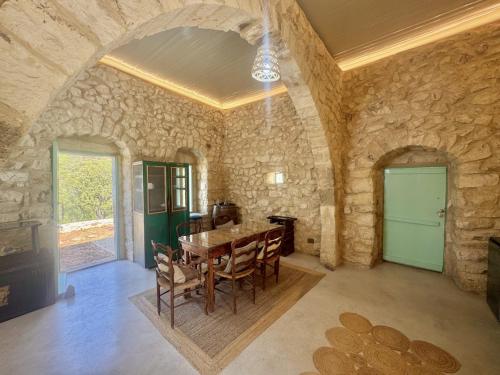 Alma Del Monte Stone House w Pool Terrace in Monsef