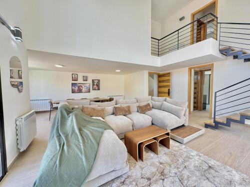 . Sierra Faqra Duplex 3BR w Balcony