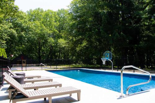 Pickleball Pool Hot Tub in Michigan City, USA