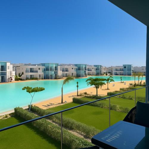 Modern 3BR Chalet in Fouka Bay Lagoon View in Zawiyat Ailat Nuh