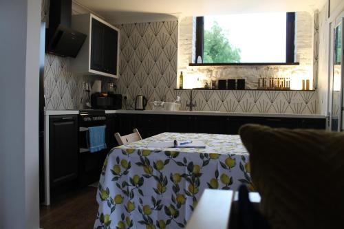 Konyha, Mo's Loft at Platform's End in Cappoquin