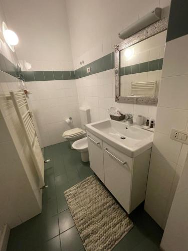 ฝักบัว, b&b del vescovado in เรจจิโอ เอมิเลีย