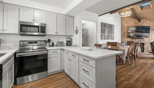 Tahoe Townhome-Lake-Beach-Pool-Amenities in อินไคลน์วิลเลจ (เนวาดา)