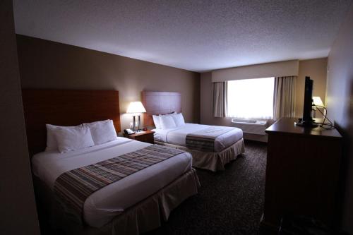 2 queen beds