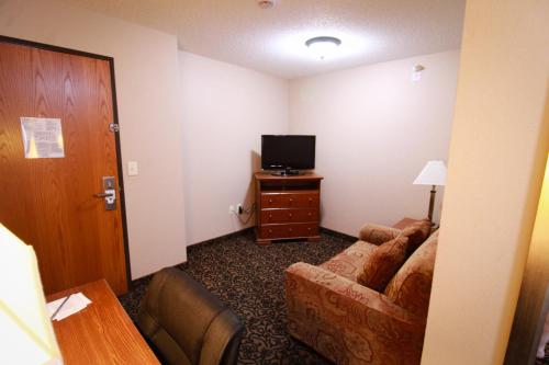 Canby Inn and Suites - image 8