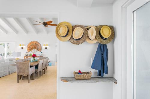 Bahari House - Luxury Oceanfront Villa with Spectacular View, Pool, Spa and Dock in George Town