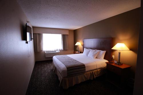 Canby Inn and Suites