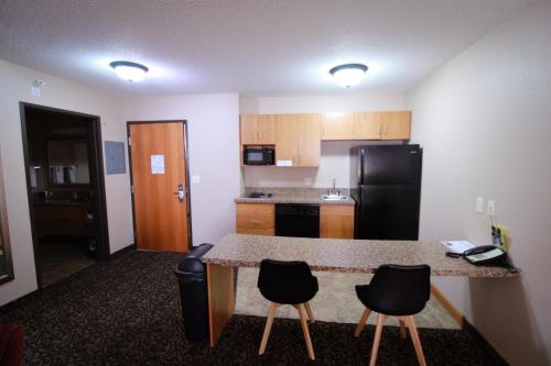 Canby Inn and Suites