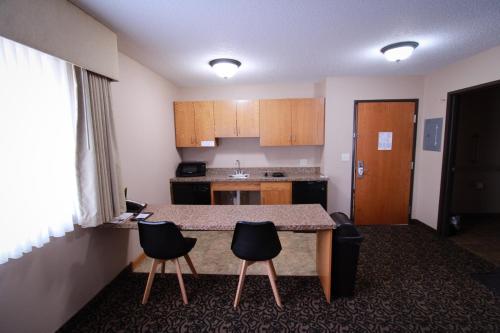 Canby Inn and Suites