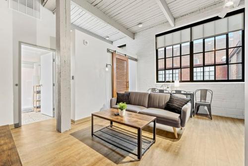 Charming DT Loft l Parking l Fast Wi-Fi l Café, Cleveland (foto 3)