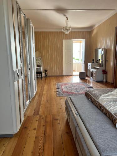 . Nelis Guesthouse