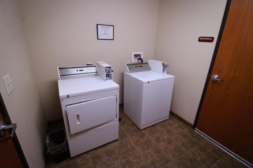 Canby Inn and Suites - image 7