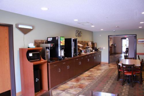 Canby Inn and Suites
