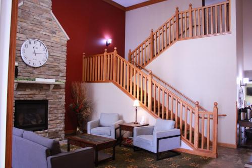 Canby Inn and Suites