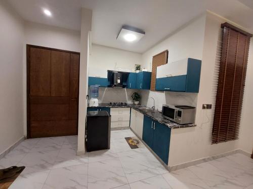 The Perfect Family Getaway 3BR APT DHA Phase 6 - image 12
