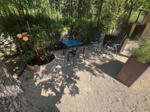 Studio cosy à Lagnes avec Piscine au milieu des oliviers 3