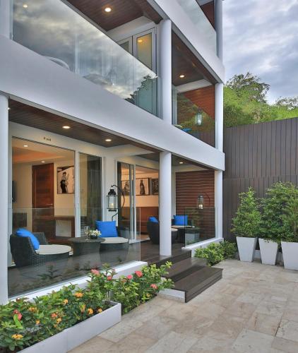 埃茲拉海灘會所特權酒店 The Privilege Hotel Ezra Beach Club