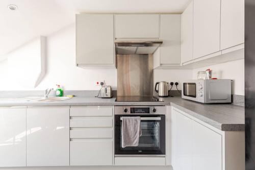 2-Bed Apartment with Sofa Bed, Sleeps up to 6, Perfect for Groups & Familie, Liverpool (photo 10)