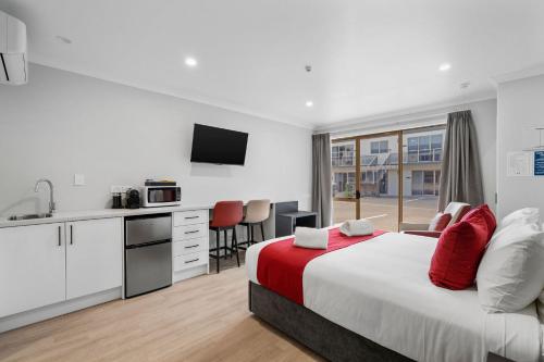 Deluxe King Studio room in Stay 280 & Stay 284 Rotorua - Refurbished Modern Accommodation