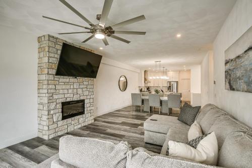Walk to Mississippi River: Grafton Townhome!