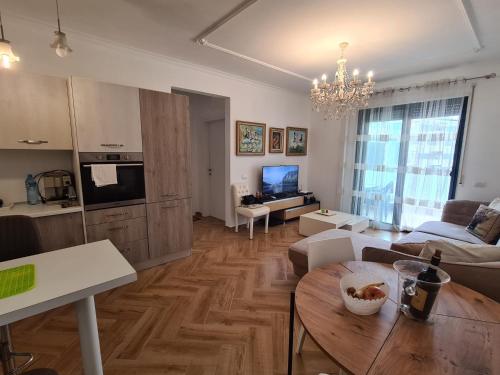 Family Two-Bedroom Apartment with View image 10