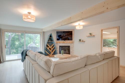 Snowmobile Trail On-Site Cozy Post Lake Retreat
